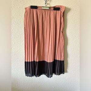 Pleated color block skirt